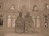 Knigin Editha (li.) und Knig Otto I. im Magdeburger Dom. Nach neuerer Auffassung symbolisieren die beiden Sitzfiguren die Heilige Kirche und Christus.